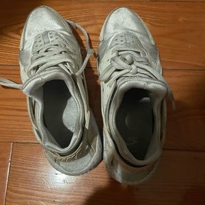 Nike huarache size 6